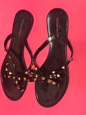 Victoria Adames studded jelly sandal black/Gold  size 41.
